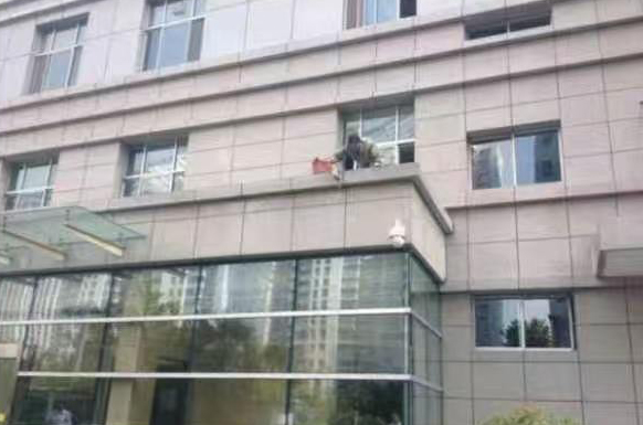 中行办公楼外墙清洗